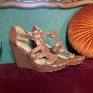 Brown wedge